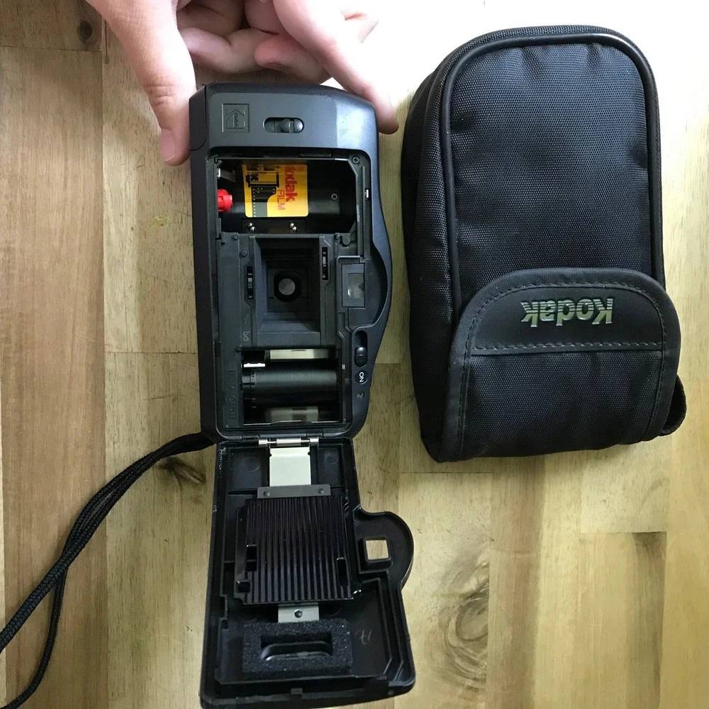 Kodak Star 735 DX Programmed Autowind 35mm Film Camera Black with Case Vintage
